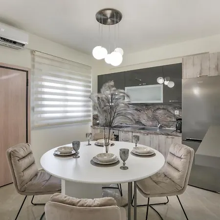 Emerald Luxury Apartment *