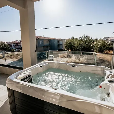 Апартаменты Emerald Luxury *