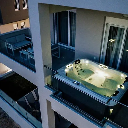Апартаменты Emerald Luxury Никити